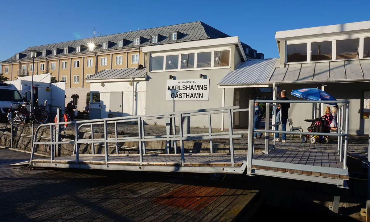 {"base": "se", "no": "Karlshamn Citymarina", "se": "Karlshamn Citymarina", "en": "Karlshamn City Marina", "da": "Karlshamn Citymarina"}