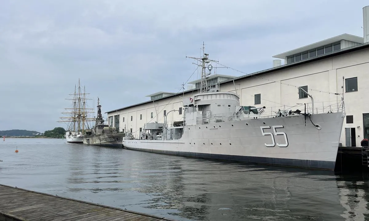 Karlskrona Stadsmarina: {"base": "no", "no": "Museum og b\u00e5tutstilling p\u00e5 Stumholmen", "se": "Museum och b\u00e5tutst\u00e4llning p\u00e5 Stumholmen", "en": "Museum and boat exhibition at Stumholmen", "da": "Museum og b\u00e5dudstilling p\u00e5 Stumholmen"}