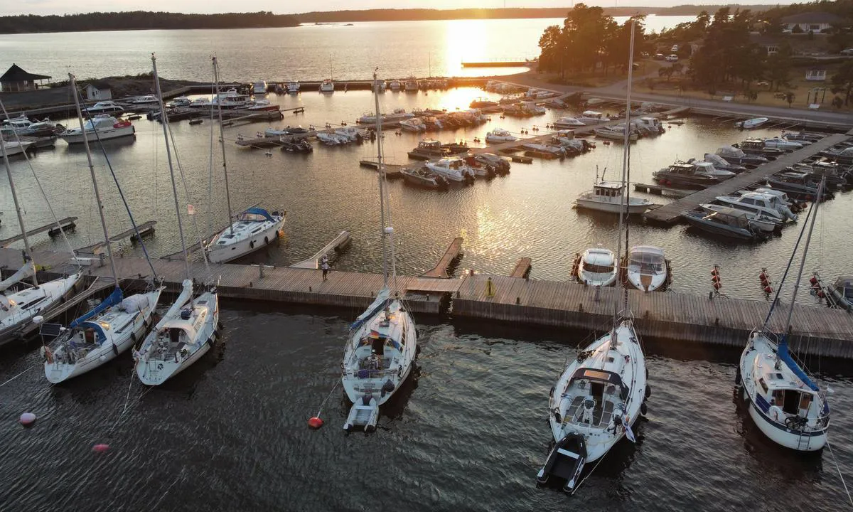 Kasnäs Guest Harbour: {"base": "se", "no": "Kasn\u00e4s Gjestehavn", "se": "Kasn\u00e4s Guest Harbour", "en": "Kasn\u00e4s Guest Harbour", "da": "Kasn\u00e4s G\u00e6stehavn"}