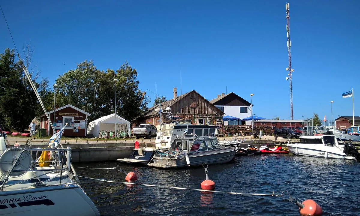 Kelnase Marina: Prangli maybe more common name for the harbour, pretty popular for Sailing Finns