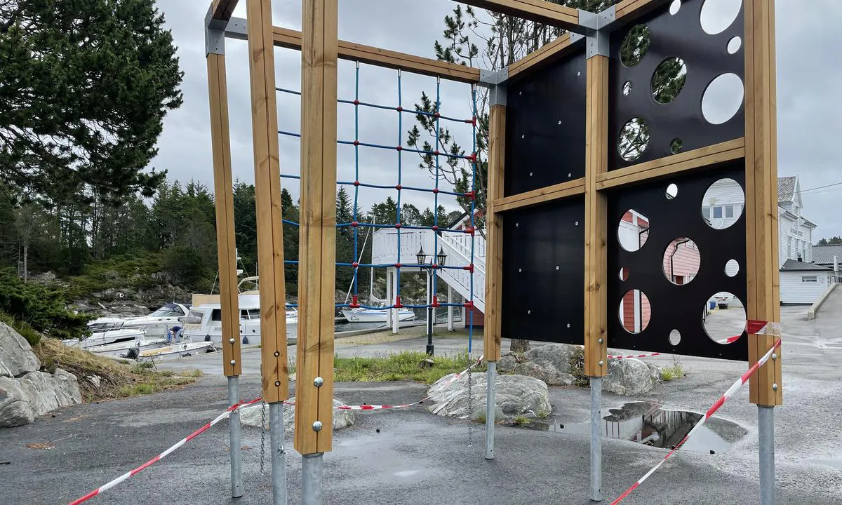 Kielstraumen: Nytt klatrestativ 2021. Det er også trampoline