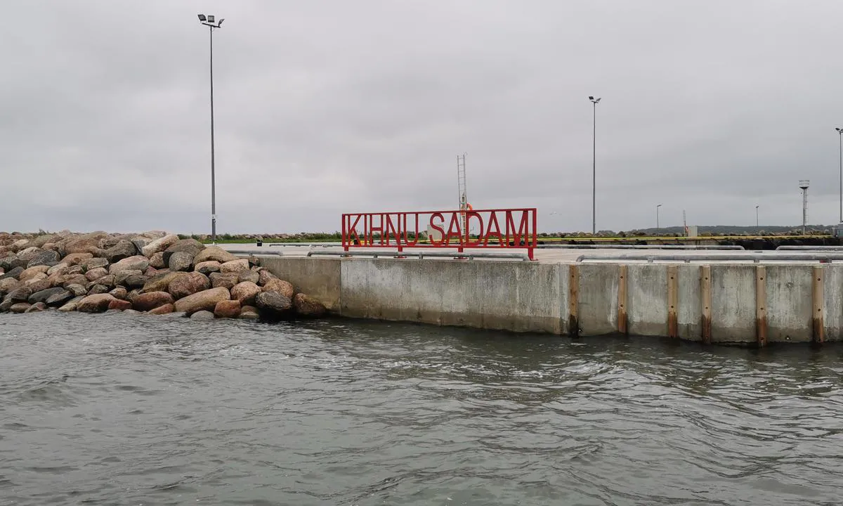 {"base": "et", "no": "Kihnu Havn", "se": "Kihnu Hamn", "en": "Kihnu Harbour", "da": "Kihnu Havn", "fr": "Port de Kihnu", "de": "Kihnu Hafen", "es": "Puerto de Kihnu", "it": "Porto di Kihnu", "pt": "Porto de Kihnu", "nl": "Haven van Kihnu", "pl": "Port Kihnu", "uk": "\u041f\u043e\u0440\u0442 \u041a\u0456\u0445\u043d\u0443", "ro": "Portul Kihnu", "tr": "Kihnu Liman\u0131", "el": "\u039b\u03b9\u03bc\u03ac\u03bd\u03b9 \u039a\u03af\u03c7\u03bd\u03bf\u03c5", "cs": "P\u0159\u00edstav Kihnu", "hu": "Kihnu Kik\u00f6t\u0151", "fi": "Kihnun Satama", "bg": "\u041f\u0440\u0438\u0441\u0442\u0430\u043d\u0438\u0449\u0435 \u041a\u0438\u0445\u043d\u0443", "sr": "\u041b\u0443\u043a\u0430 \u041a\u0438\u0445\u043d\u0443", "et": "Kihnu Sadam", "lv": "Kihnu Osta", "lt": "Kihnu Uostas"}