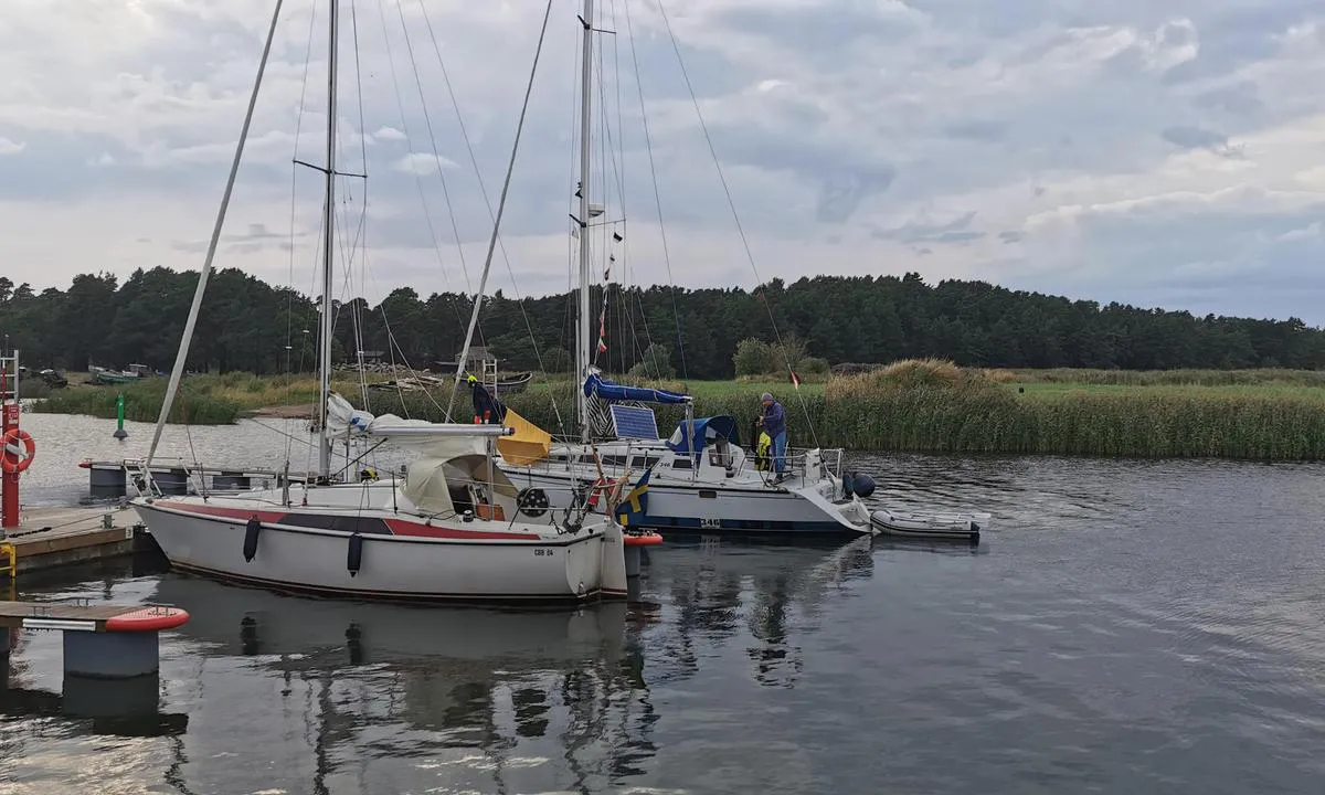 {"base": "et", "no": "Kihnu Havn", "se": "Kihnu hamn", "en": "Kihnu Harbour", "da": "Kihnu Havn", "fr": "Port de Kihnu", "de": "Kihnu Hafen", "es": "Puerto de Kihnu", "it": "Porto di Kihnu", "pt": "Porto de Kihnu", "nl": "Haven van Kihnu", "pl": "Port Kihnu", "uk": "\u041f\u043e\u0440\u0442 \u041a\u0456\u0445\u043d\u0443", "ro": "Portul Kihnu", "tr": "Kihnu Liman\u0131", "el": "\u039b\u03b9\u03bc\u03ac\u03bd\u03b9 \u039a\u03af\u03c7\u03bd\u03bf\u03c5", "cs": "P\u0159\u00edstav Kihnu", "hu": "Kihnu kik\u00f6t\u0151", "fi": "Kihnun satama", "bg": "\u041f\u0440\u0438\u0441\u0442\u0430\u043d\u0438\u0449\u0435 \u041a\u0438\u0445\u043d\u0443", "sr": "\u041b\u0443\u043a\u0430 \u041a\u0438\u0445\u043d\u0443", "et": "Kihnu Sadam", "lv": "Kihnu osta", "lt": "Kihnu Uostas"}