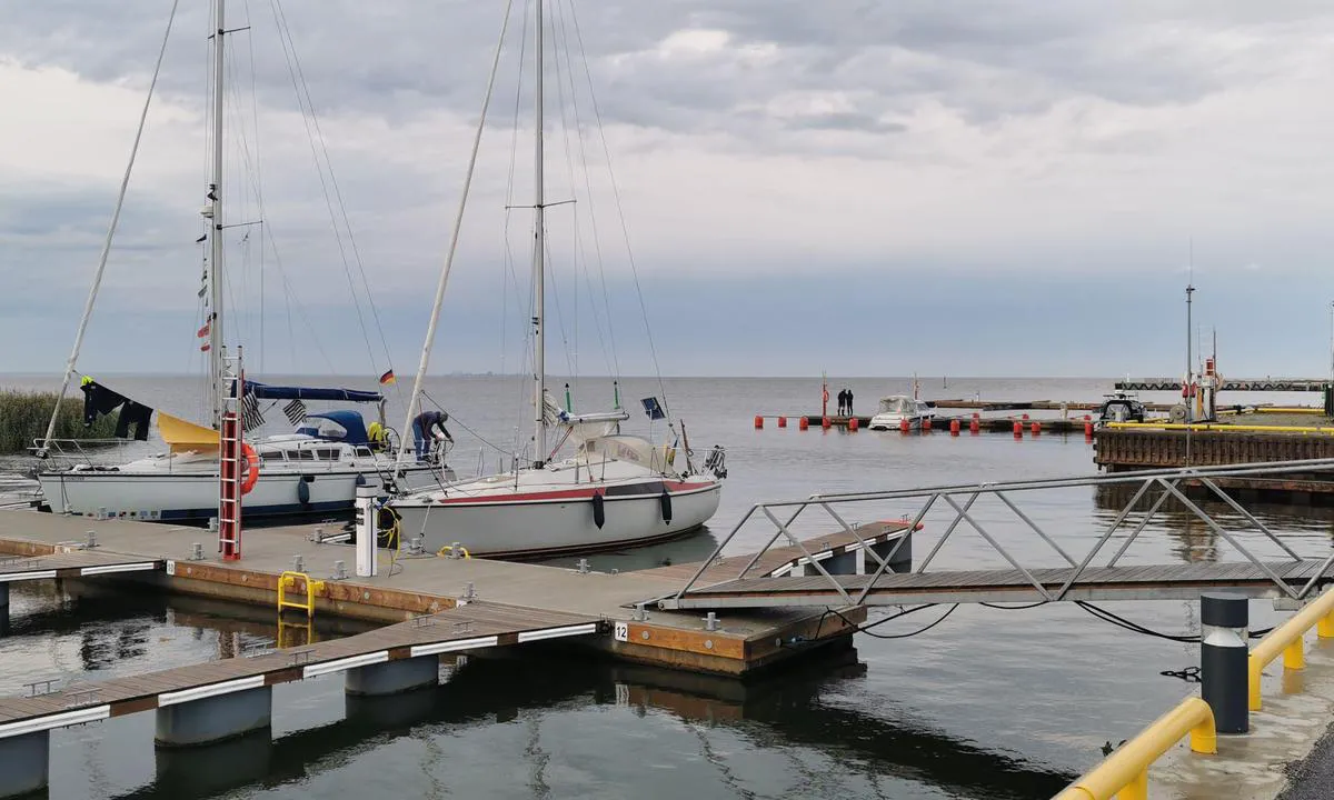 {"base": "et", "no": "Kihnu Havn", "se": "Kihnu Hamn", "en": "Kihnu Harbour", "da": "Kihnu Havn", "fr": "Port de Kihnu", "de": "Hafen von Kihnu", "es": "Puerto de Kihnu", "it": "Porto di Kihnu", "pt": "Porto de Kihnu", "nl": "Haven van Kihnu", "pl": "Port Kihnu", "uk": "\u041f\u043e\u0440\u0442 \u041a\u0456\u0445\u043d\u0443", "ro": "Portul Kihnu", "tr": "Kihnu Liman\u0131", "el": "\u039b\u03b9\u03bc\u03ac\u03bd\u03b9 \u039a\u03af\u03c7\u03bd\u03bf\u03c5", "cs": "P\u0159\u00edstav Kihnu", "hu": "Kihnu Kik\u00f6t\u0151", "fi": "Kihnun Satama", "bg": "\u041f\u0440\u0438\u0441\u0442\u0430\u043d\u0438\u0449\u0435 \u041a\u0438\u0445\u043d\u0443", "sr": "\u041b\u0443\u043a\u0430 \u041a\u0438\u0445\u043d\u0443", "et": "Kihnu Sadam", "lv": "Kihnu osta", "lt": "Kihnu Uostas"}