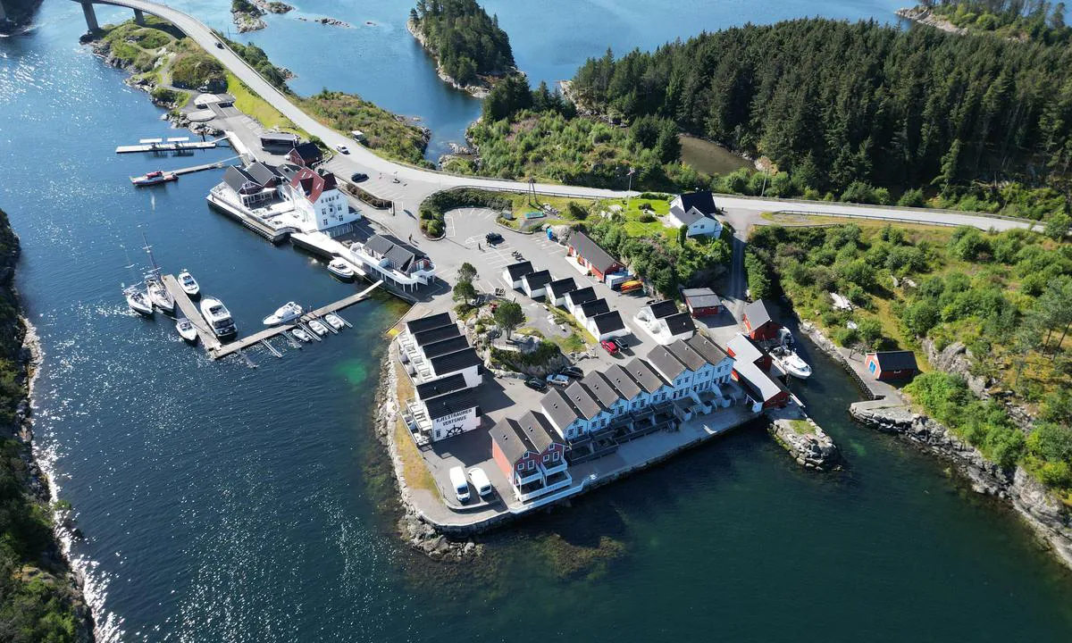 {"base": "no", "no": "Kilstraumen  gjestehavn.", "se": "Kilstraumen g\u00e4sthamn.", "en": "Kilstraumen guest harbour.", "da": "Kilstraumen g\u00e6stehavn."}