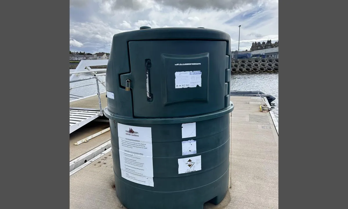 Kirkwall Marina - Orkney Islands: {"base": "no", "no": "Dieselp\u00e5fylling n\u00e5r havnen er bemannet.", "se": "P\u00e5fyllning av diesel n\u00e4r hamnen \u00e4r bemannad.", "en": "Diesel refueling when the harbor is manned.", "da": "Dieselp\u00e5fyldning n\u00e5r havnen er bemandet."}