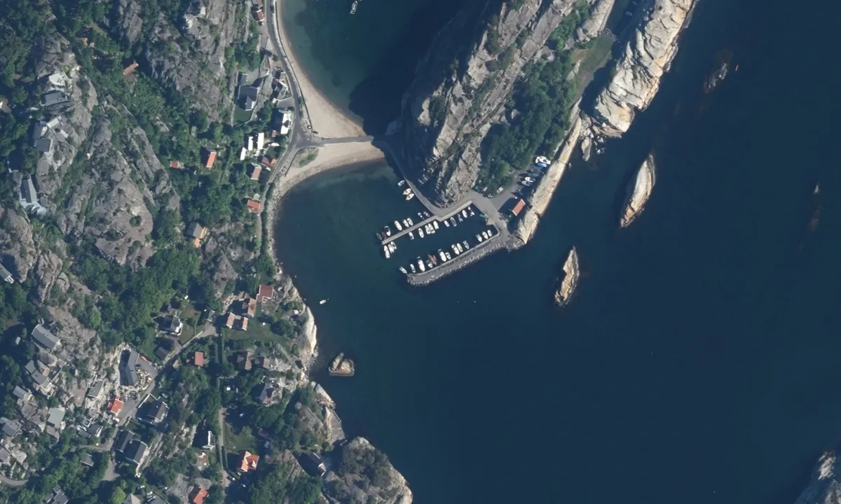 Flyfoto av Kjerringvik Vel og Båthavn