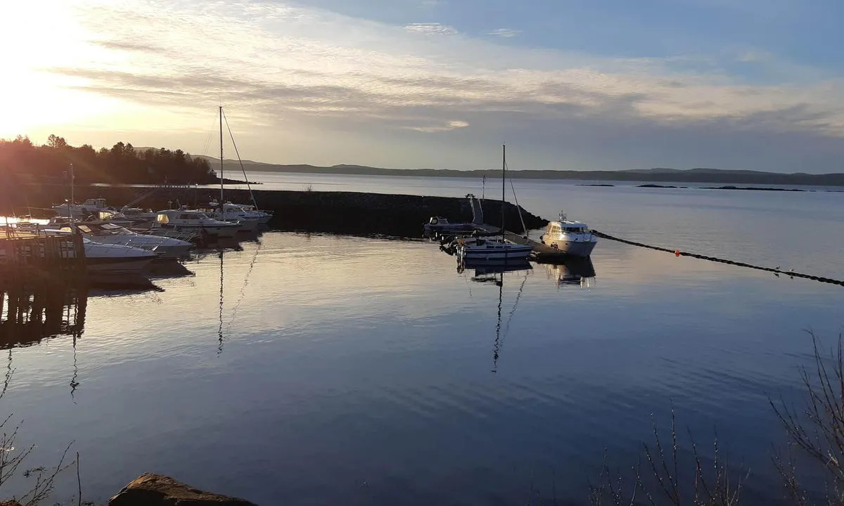 Kjørsvikbugen: Gjesteplass innenfor bølgedemperen.