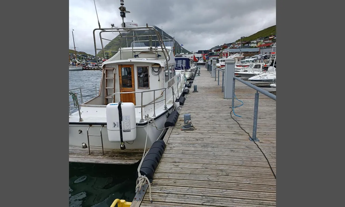 Klaksvík Harbour: Bra flytebrygge, mye plass.