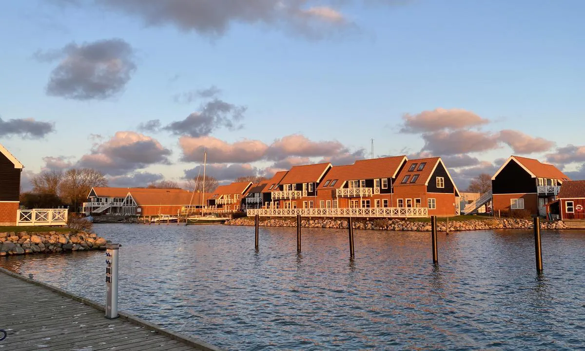 Klintholm Havn: Sunny and icy weather in the end of November. Easy to find a spot :)