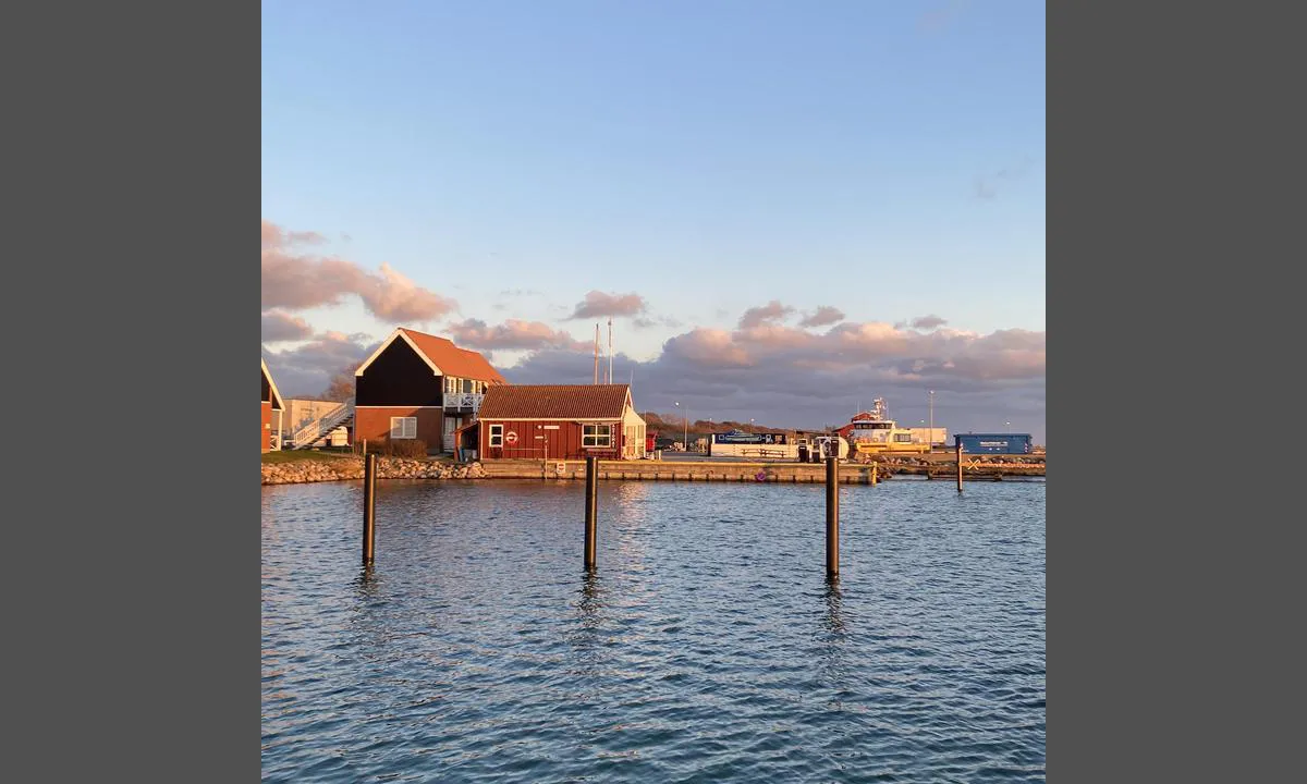 Klintholm Havn: {"base": "en", "no": "Slutten av november 2023", "se": "Slutet av november 2023", "en": "End of november 2023", "da": "Slutningen af november 2023"}