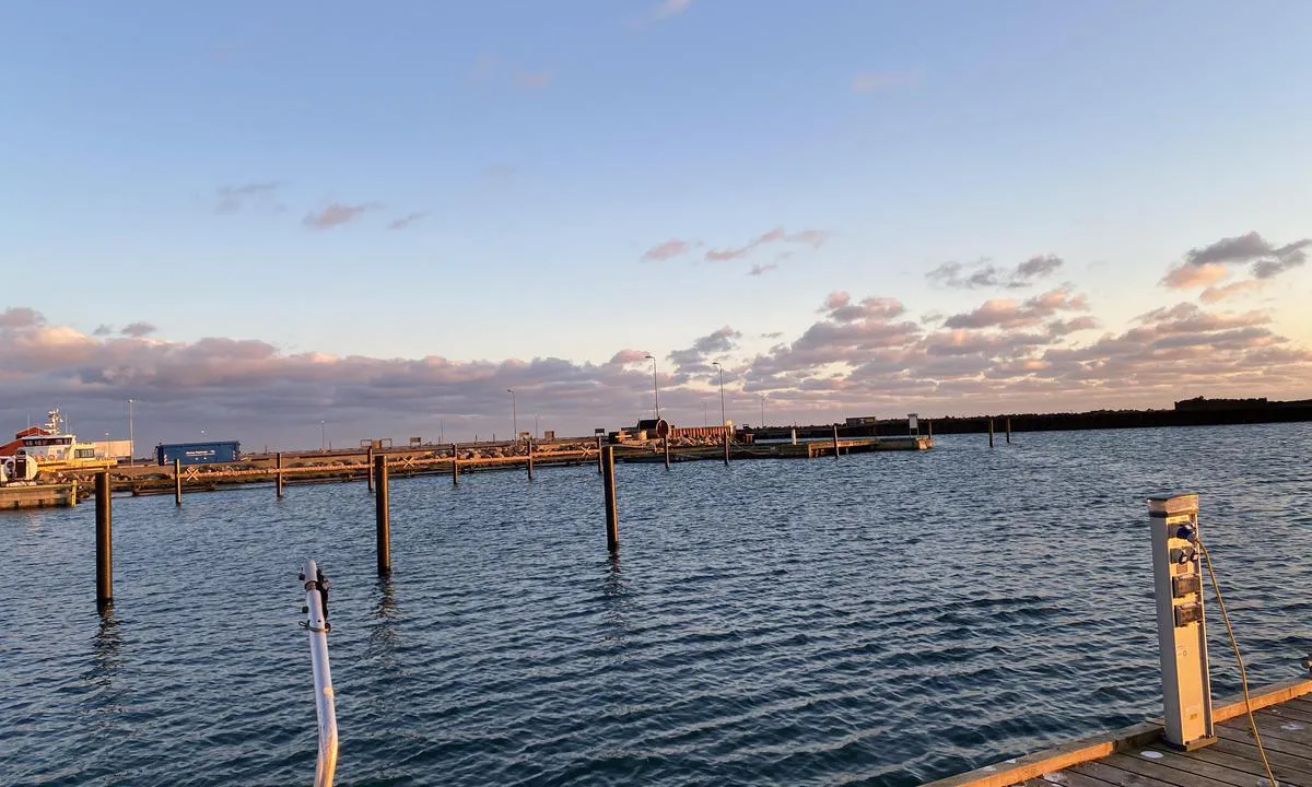 Klintholm Havn: {"base": "en", "no": "Slutten av november 2023", "se": "Slutet av november 2023", "en": "End of november 2023", "da": "Slutningen af november 2023"}
