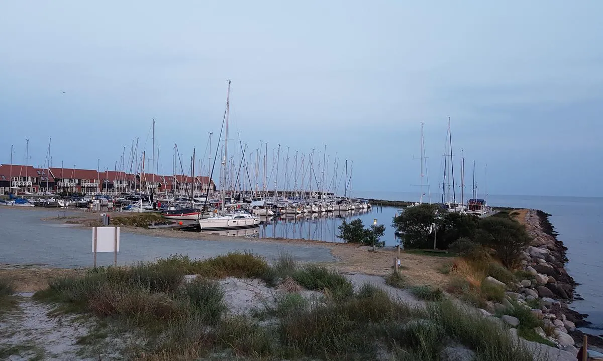 Klintholm Havn: Fin havn, godt utgangspunkt for tur til de hvite klippene Møns Klint.