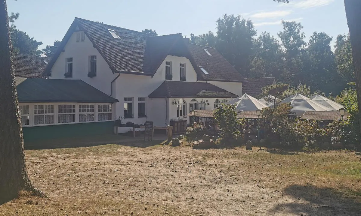 Kloster: {"base": "de", "no": "Til Klausner ved Dornbusch", "se": "Till Klausner vid Dornbusch", "en": "To the Klausner at Dornbusch", "da": "Til Klausner ved Dornbusch", "fr": "Au Klausner \u00e0 Dornbusch", "de": "Zum Klausner am Dornbusch", "es": "Al Klausner en el Dornbusch", "it": "Al Klausner presso Dornbusch", "pt": "Para Klausner em Dornbusch", "nl": "Naar de Klausner op de Dornbusch", "pl": "Do Klausnera w Dornbusch", "uk": "\u0414\u043e \u041a\u043b\u0430\u0443\u0441\u043d\u0435\u0440\u0430 \u043d\u0430 \u0414\u043e\u0440\u043d\u0431\u0443\u0448\u0456", "ro": "La Klausner la Dornbusch", "tr": "Dornbusch'taki Klausner'e", "el": "\u03a3\u03c4\u03bf\u03bd Klausner \u03c3\u03c4\u03bf Dornbusch", "cs": "K Klausneru na Dornbuschi", "hu": "A Dornbuschn\u00e1l l\u00e9v\u0151 Klausnerhez", "fi": "Klausnerilla Dornbuschissa", "bg": "\u0414\u043e Klausner \u0432 Dornbusch", "sr": "\u0414\u043e \u041a\u043b\u0430\u0443\u0441\u043d\u0435\u0440\u0430 \u043d\u0430 \u0414\u043e\u0440\u043d\u0431\u0443\u0448\u0443", "et": "Klaustrahveni juures Dornsbuschil", "lv": "Uzs Klausner pie Dornbu\u0161a", "lt": "Klausner Kayse Dornsuje"}