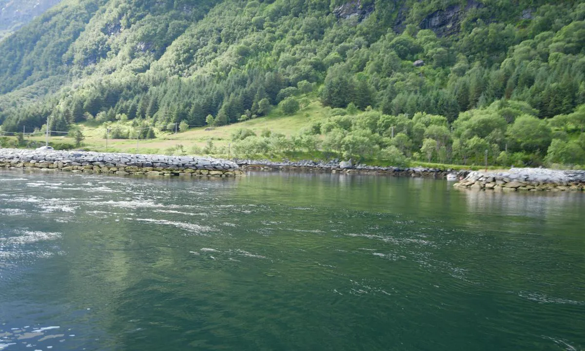 Klubben: Strong current at the entrance of harbour