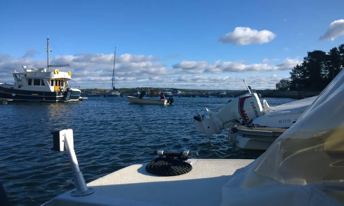 Arbeidernes Båtforening Moss – Teibern: {"base": "no", "no": "- en flott, rolig havn.", "se": "- en flott, lugn hamn.", "en": "a great, calm harbour.", "da": "- en fantastisk, rolig havn."}