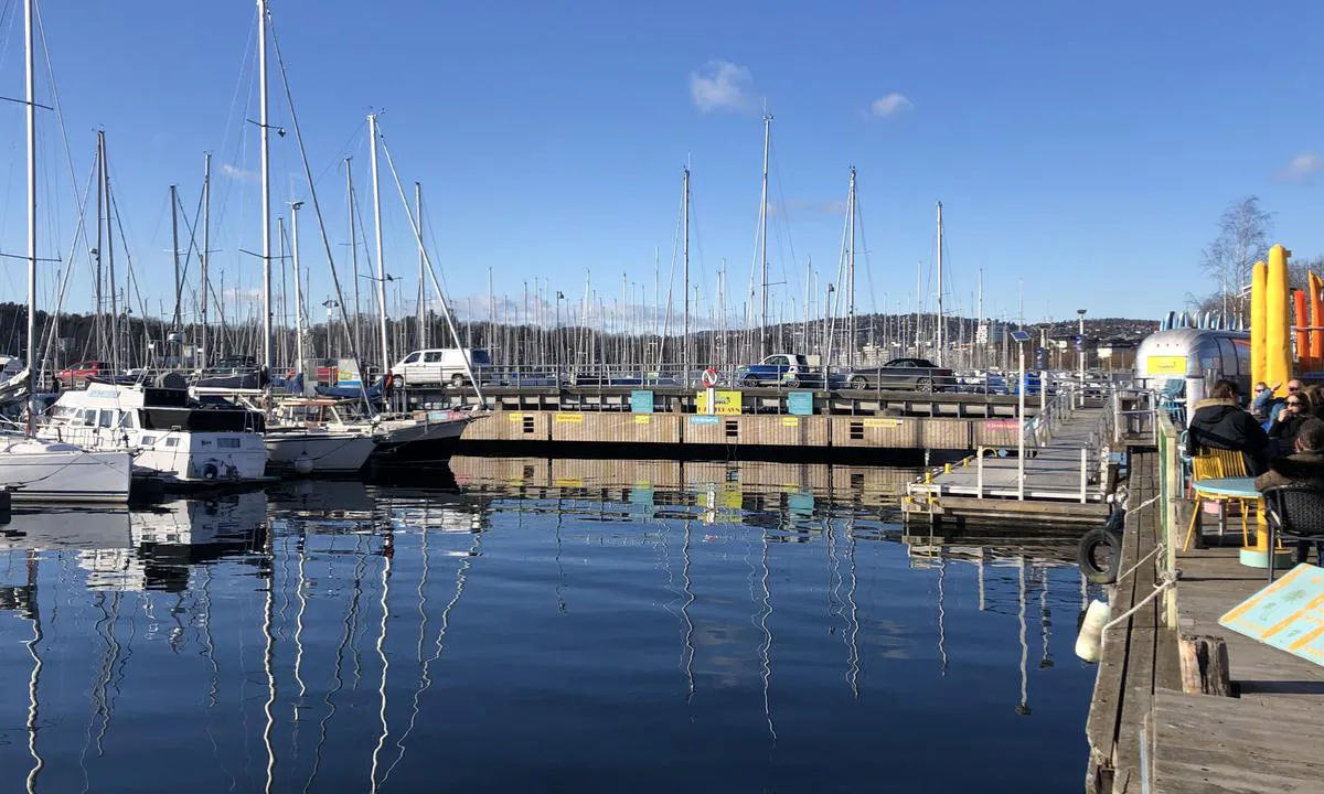 Kongen Marina: Inn til venstre for drivstoffpumpene finner du godt merket gjestehavn.