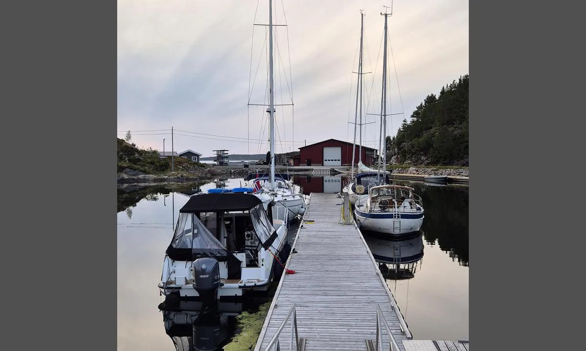 Kongensvoll Marina: {"base": "no", "no": "Gjestekaia", "se": "G\u00e4stbryggan", "en": "Guest quay", "da": "G\u00e6stekajen"}