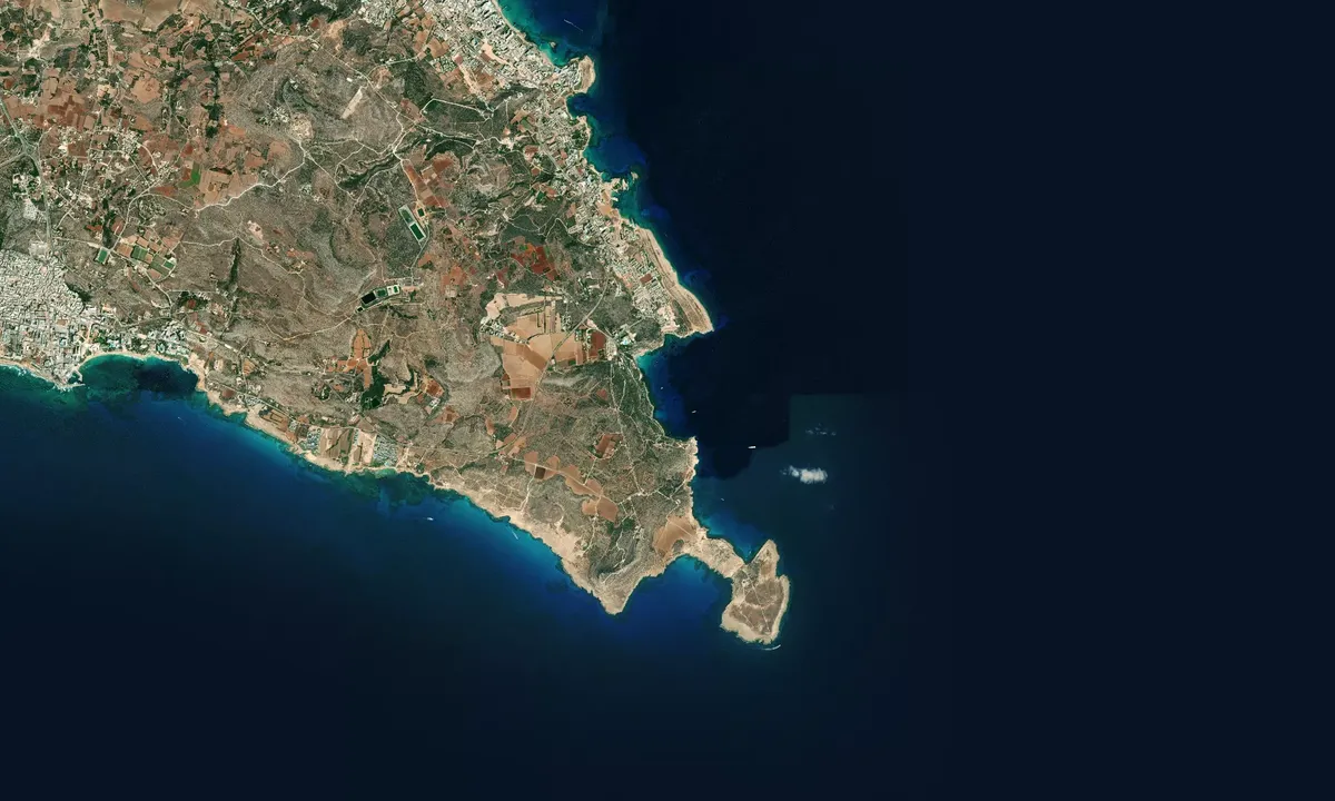 Flyfoto av Konnos Bay