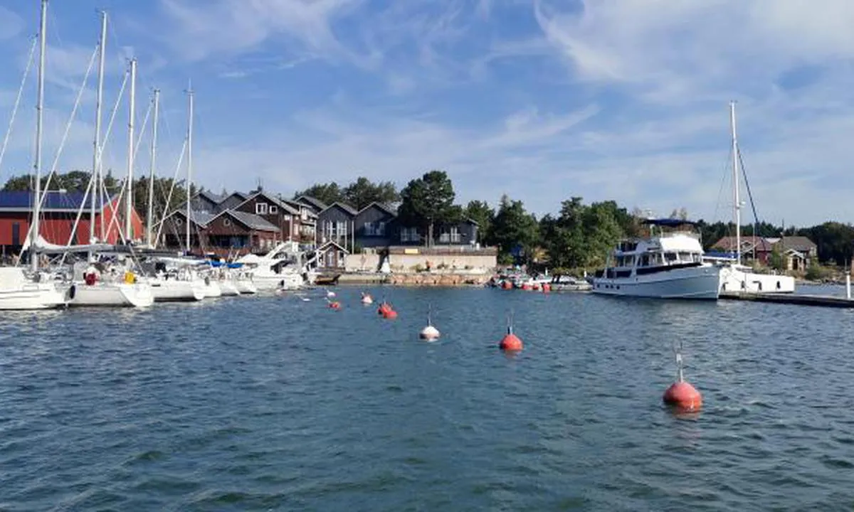 Korpoström Marina: {"base": "fi", "no": "Korpostr\u00f6m Marina", "se": "Korpostr\u00f6m Marina", "en": "Korpostr\u00f6m Marina", "da": "Korpostr\u00f6m Marina", "fr": "Marina Korpostr\u00f6m", "de": "Korpostr\u00f6m Marina", "es": "Marina de Korpostr\u00f6m", "it": "Marina di Korpostr\u00f6m", "pt": "Marina de Korpostr\u00f6m", "nl": "Korpostr\u00f6m Marina", "pl": "Marina Korpostr\u00f6m", "uk": "\u041c\u0430\u0440\u0438\u043d\u0430 \u041a\u043e\u0440\u043f\u043e\u0441\u0442\u0440\u044c\u043e\u043c", "ro": "Marina Korpostr\u00f6m", "tr": "Korpostr\u00f6m Marina", "el": "\u039c\u03b1\u03c1\u03af\u03bd\u03b1 \u03c4\u03bf\u03c5 \u039a\u03bf\u03c1\u03c0\u03bf\u03c3\u03c4\u03c1\u03ce\u03bc", "cs": "Korpostr\u00f6m Marina", "hu": "Korpostr\u00f6m Marina", "fi": "Korpostr\u00f6m Marina", "bg": "\u041a\u043e\u0440\u043f\u043e\u0441\u0442\u0440\u044c\u043e\u043c \u041c\u0430\u0440\u0438\u043d\u0430", "sr": "\u041c\u0430\u0440\u0438\u043d\u0430 \u041a\u043e\u0440\u043f\u043e\u0441\u0442\u0440\u0451\u043c", "et": "Korpostr\u00f6mi sadam", "lv": "Korpostr\u00f6m Marina", "lt": "Korpostr\u00f6m prieplauka"}