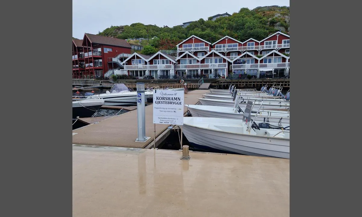 Korshamn: {"base": "no", "no": "Fra midtre utrigger", "se": "Fr\u00e5n mitten av yttre bom", "en": "From the middle outrigger", "da": "Fra midterste udrigger"}