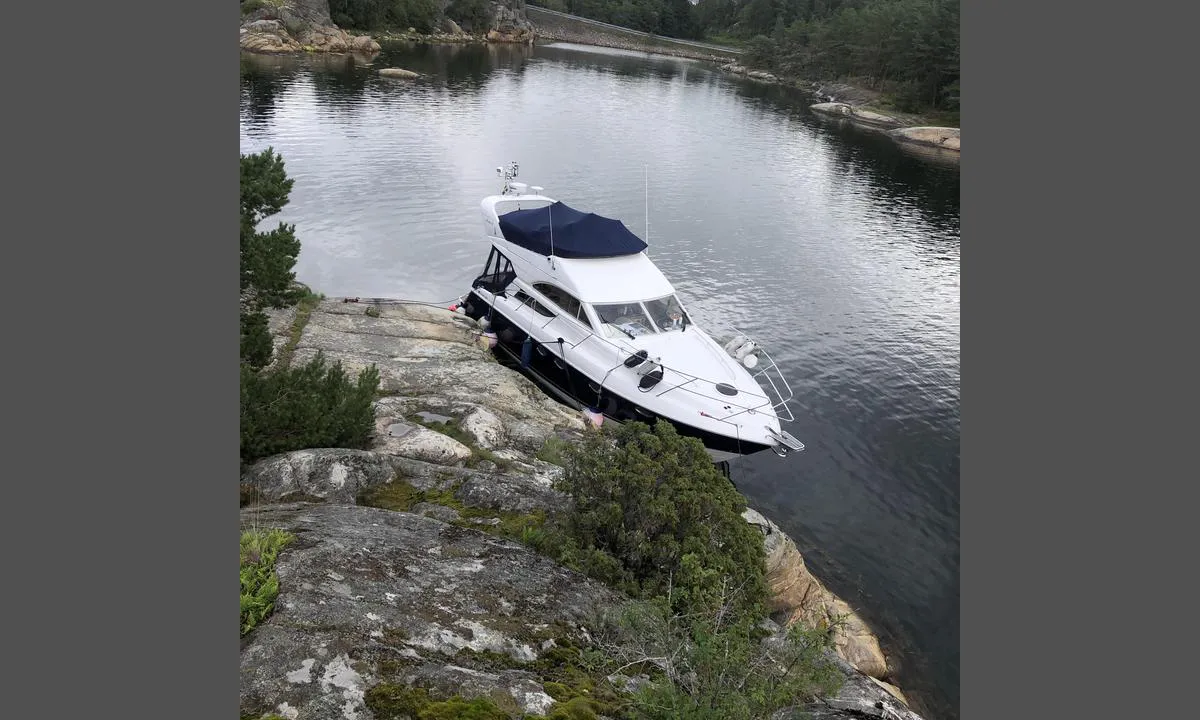 Kranseholmen - Tjärnö: Ligger fint til i kilen longside