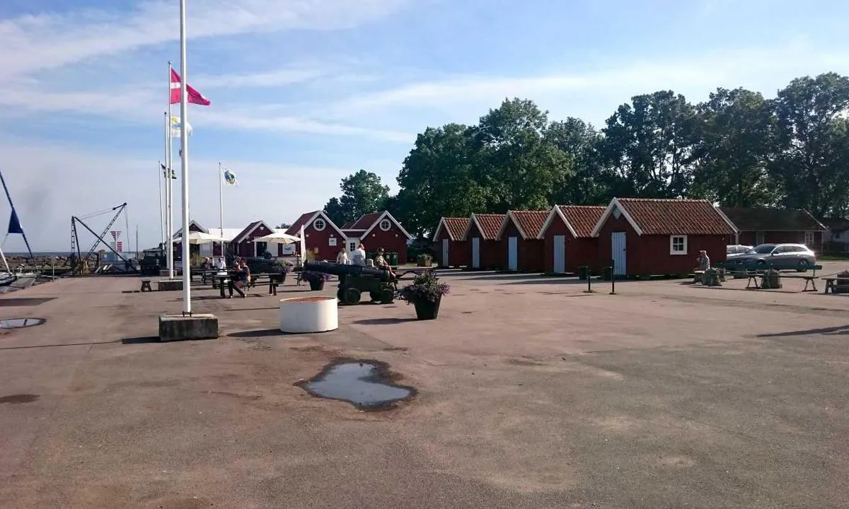 {"base": "se", "no": "Kristianopel Gjestehavn", "se": "Kristianopel G\u00e4sthamn", "en": "Kristianopel Guest Harbour", "da": "Kristianopel G\u00e6stehavn"}