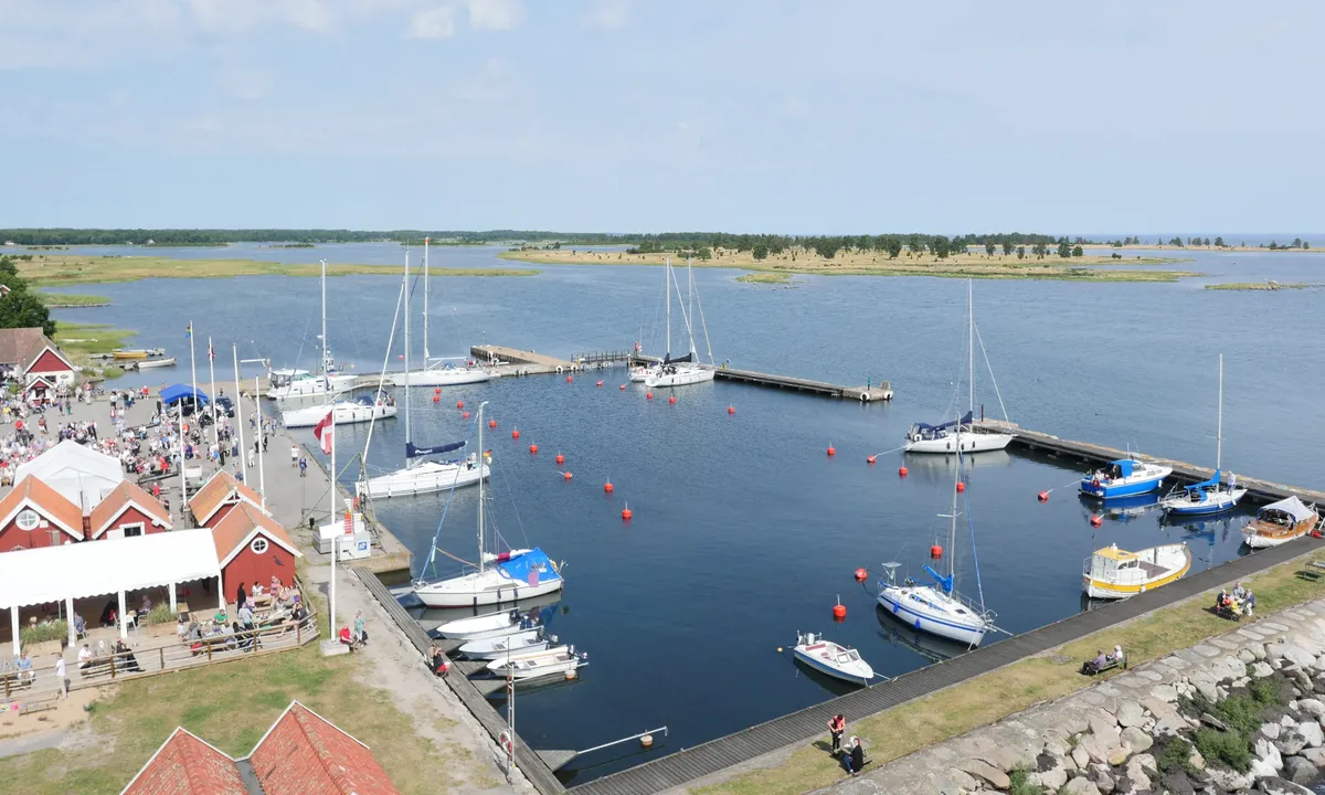 Kristianopel Gästhamn: {"base": "se", "no": "Foto: Karlskrona kommune", "se": "Photo: Karlskrona kommun", "en": "Photo: Karlskrona municipality", "da": "Foto: Karlskrona kommune", "fr": "Photo: Commune de Karlskrona", "de": "Foto: Gemeinde Karlskrona", "es": "Foto: municipio de Karlskrona", "it": "Foto: Comune di Karlskrona", "pt": "Foto: Comuna de Karlskrona", "nl": "Foto: Gemeente Karlskrona", "pl": "Zdj\u0119cie: Gmina Karlskrona", "uk": "\u0424\u043e\u0442\u043e: Kommun Karlskrona", "ro": "Fotografie: comuna Karlskrona", "tr": "Foto\u011fraf: Karlskrona belediyesi", "el": "\u03a6\u03c9\u03c4\u03bf\u03b3\u03c1\u03b1\u03c6\u03af\u03b1: Karlskrona kommun", "cs": "Foto: Obec Karlskrona", "hu": "Fot\u00f3: Karlskrona \u00f6nkorm\u00e1nyzat", "fi": "Valokuva: Karlskronan kunta", "bg": "\u0421\u043d\u0438\u043c\u043a\u0430: \u043e\u0431\u0449\u0438\u043d\u0430 \u041a\u0430\u0440\u043b\u0441\u043a\u0440\u0443\u043d\u0430", "sr": "Fotografija: Op\u0161tina Karlskrona", "et": "Foto: Karlskrona vald", "lv": "Foto: Karlskrona pa\u0161vald\u012bba", "lt": "Nuotrauka: Karlskronos savivaldyb\u0117"}