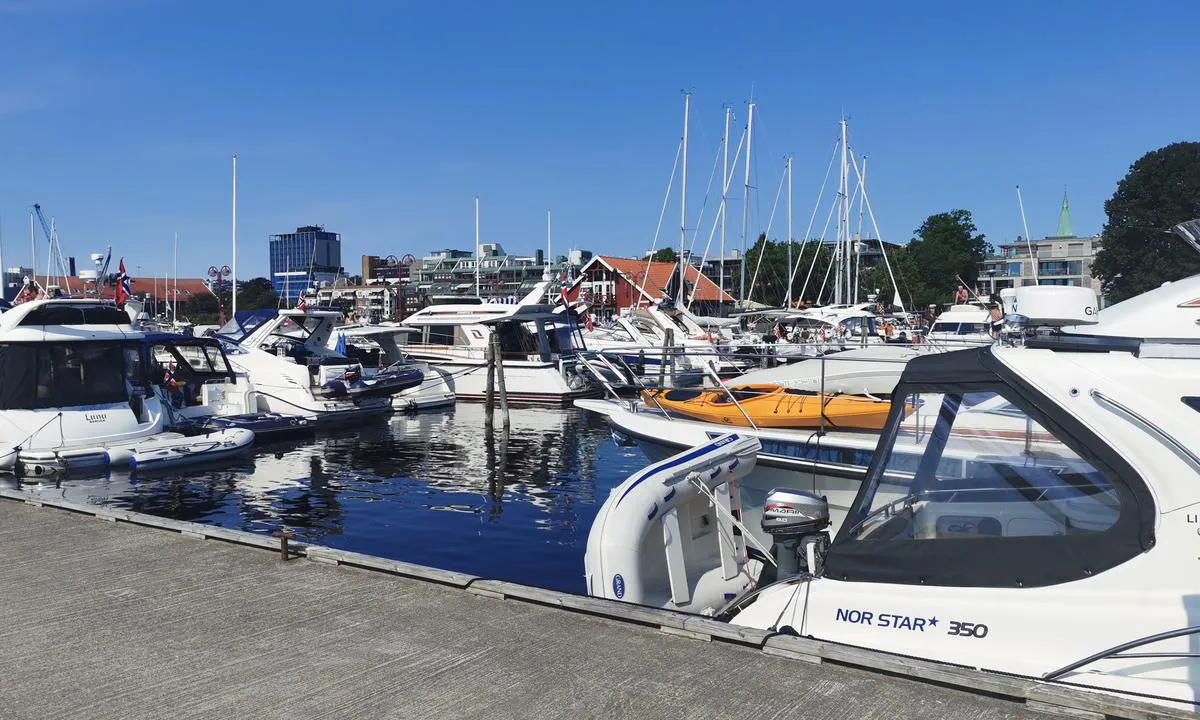 Kristiansand Gjestehavn: Innenfor mollen ligger man i bås eller longside
