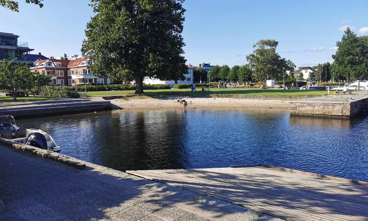 Kristiansand Gjestehavn: {"base": "no", "no": "Barnevennlig", "se": "Barnv\u00e4nlig", "en": "Child-friendly", "da": "B\u00f8rnevenlig"}