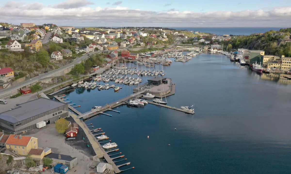Kranaskjæret Gjestehavn Kristiansund: {"base": "no", "no": "Gjestehavna sett fra s\u00f8r. .", "se": "G\u00e4sthamnen sedd fr\u00e5n s\u00f6der.", "en": "Guest harbor seen from the south.", "da": "G\u00e6stehavnen set fra syd."}