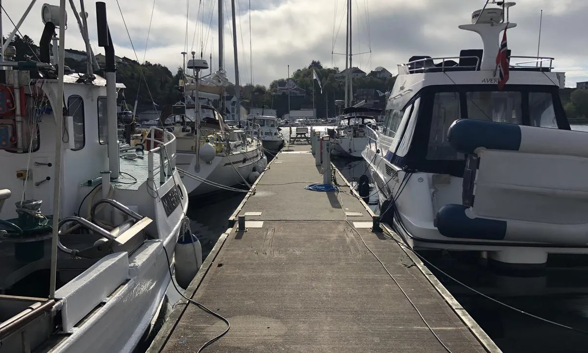 Kranaskjæret Gjestehavn Kristiansund: Mesteparten av bryggeanlegget i Kristiansund Gjestehavn består av flytebrygger hvor man fortøyer longside.