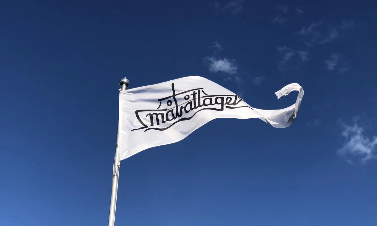 Kranaskjæret Gjestehavn Kristiansund: {"base": "no", "no": "Det er Sm\u00e5b\u00e5tlaget som drifter Kristiansund Gjestehavn.", "se": "Det \u00e4r Sm\u00e5b\u00e5tlaget som driver Kristiansund G\u00e4sthamn.", "en": "The Small Boat Association manages Kristiansund Guest Harbour.", "da": "Det er Lystb\u00e5dforeningen som driver Kristiansund G\u00e6stehavn."}