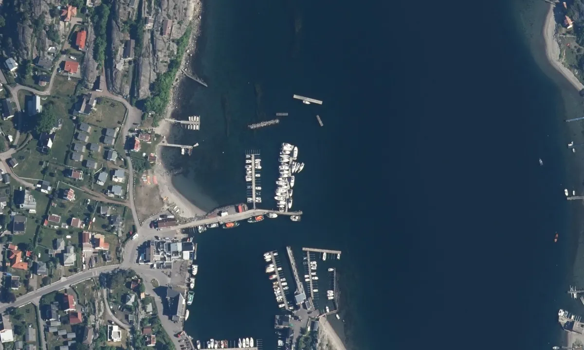 Flyfoto av Kruke Havn - Hvasser