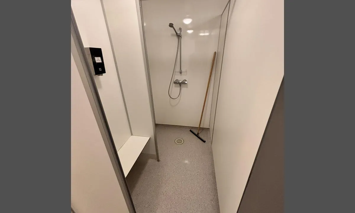 Kulleseidkanalen Gjestehavn: Dusj