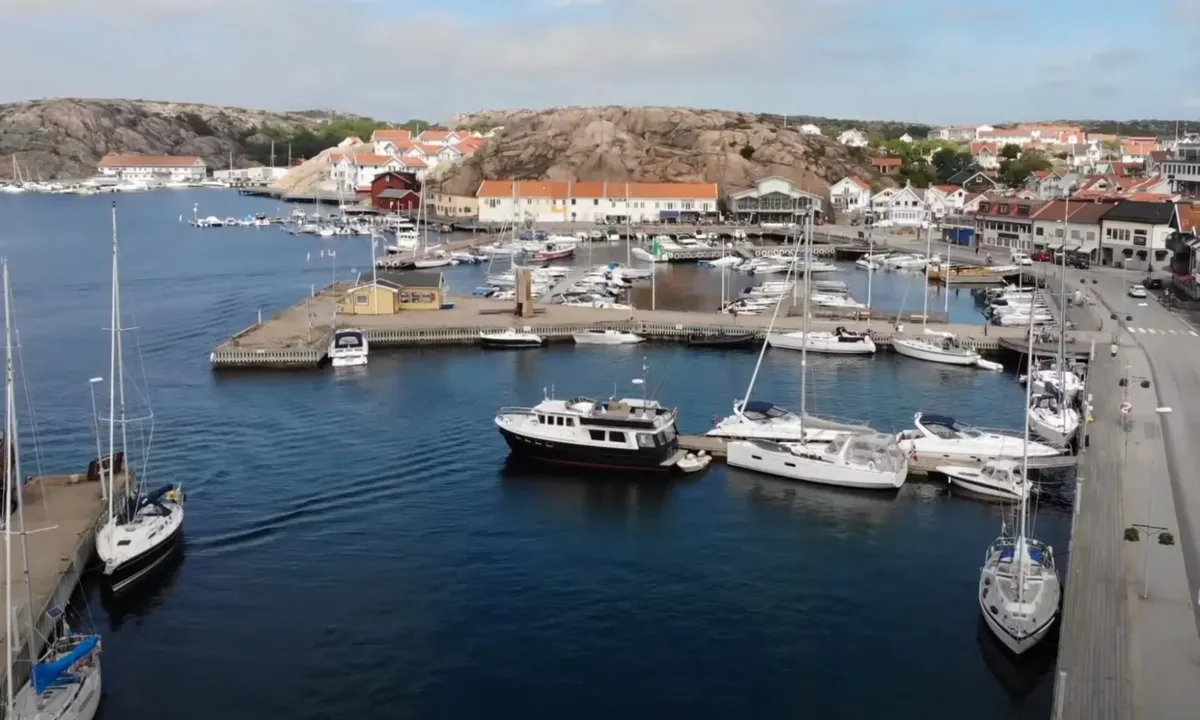 {"base": "se", "no": "Foto: Kungshamn Gjestehavn", "se": "Foto: Kungshamn G\u00e4sthamn", "en": "Photo: Kungshamn Guest Harbour", "da": "Foto: Kungshamn G\u00e6stehavn"}