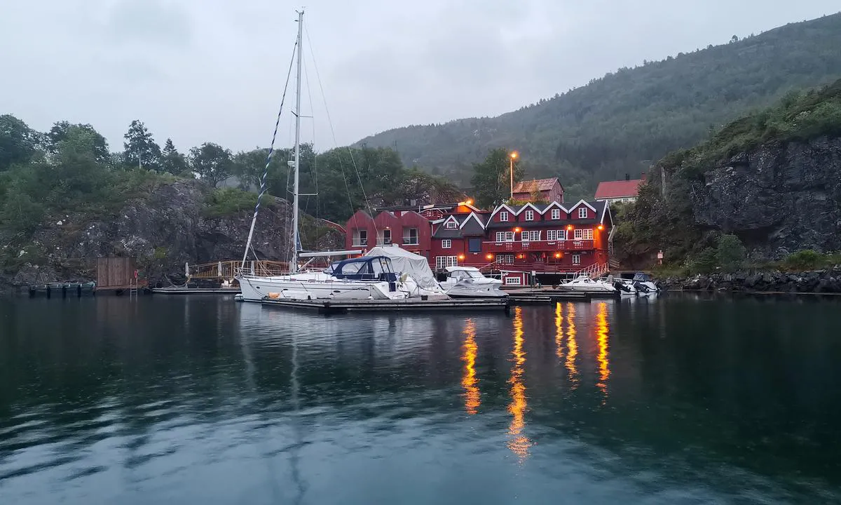 Kuringvågen Marina: Utsikt fra flytebryggen.