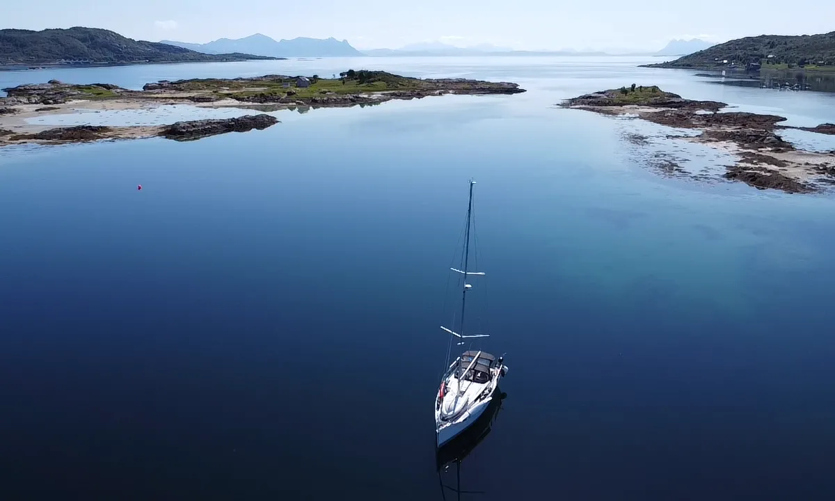 Kvaløya: {"base": "no", "no": "Utsatt for s\u00f8r s\u00f8r-vest vind", "se": "Utsatt f\u00f6r syd sydv\u00e4st vind", "en": "Exposed to south-southwest wind", "da": "Udsat for syd sydvest vind"}