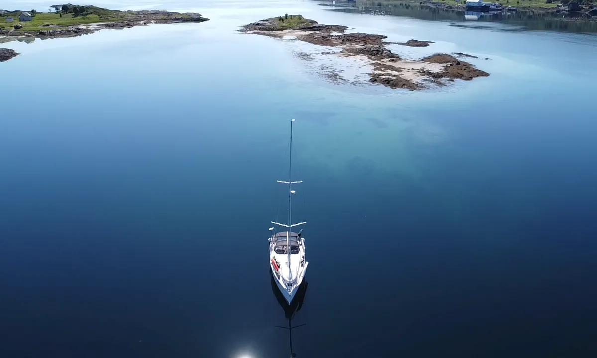 Kvaløya: {"base": "no", "no": "Pass p\u00e5 berget ved innseilingen", "se": "Se upp f\u00f6r berget vid inseglingen", "en": "Watch out for the rock when entering the harbor", "da": "Pas p\u00e5 klippen ved indsejlingen"}