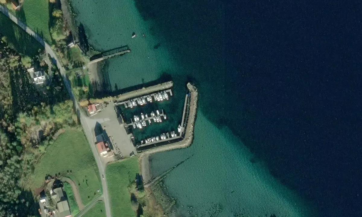 Satelite image of Kvernes Småbåthavn