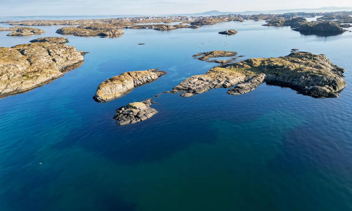 Kvitsøy center in the background