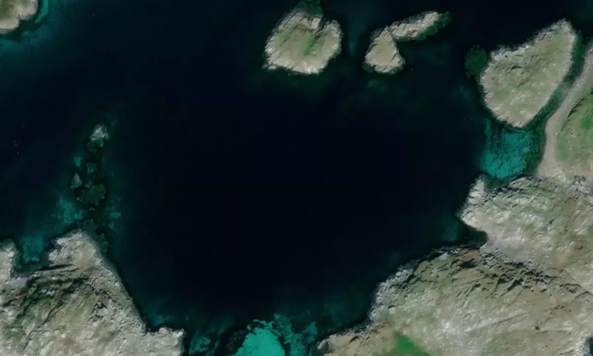 Flyfoto av Kvitvardholmen