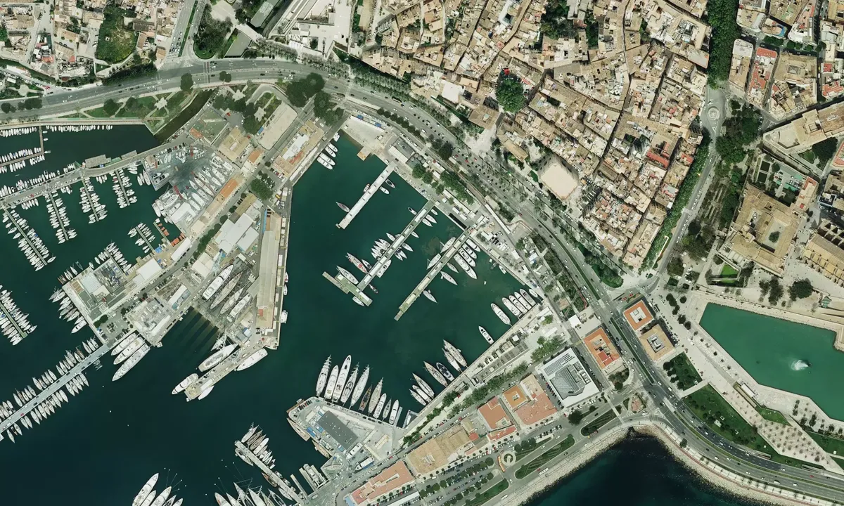 Flyfoto av La Lonja Marina Charter