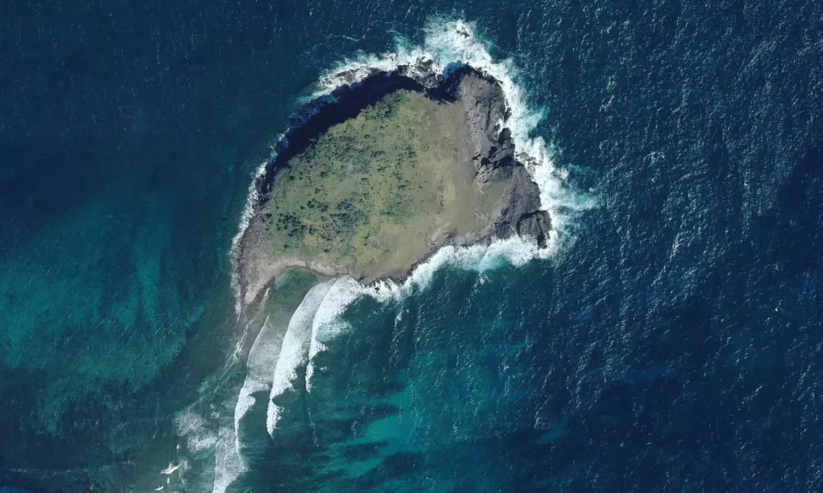 Satelite image of La Tortue Island