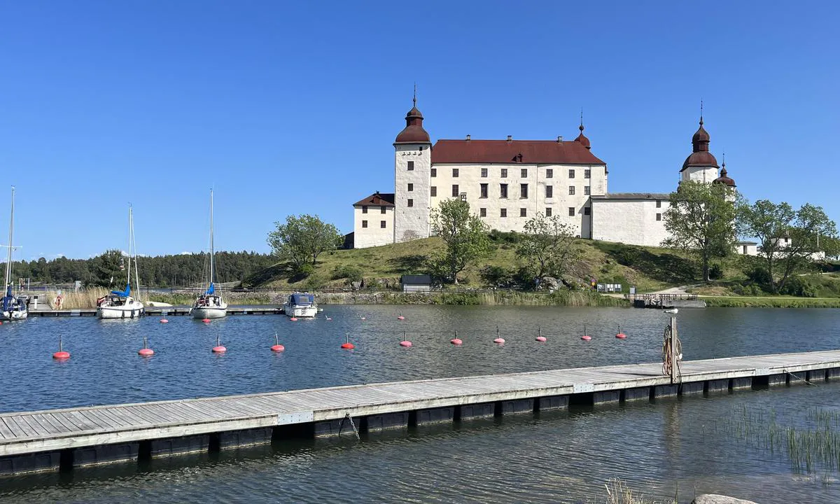 Läckö: {"base": "no", "no": "Samme som over", "se": "Samma som ovan", "en": "Same as above", "da": "Samme som ovenfor"}
