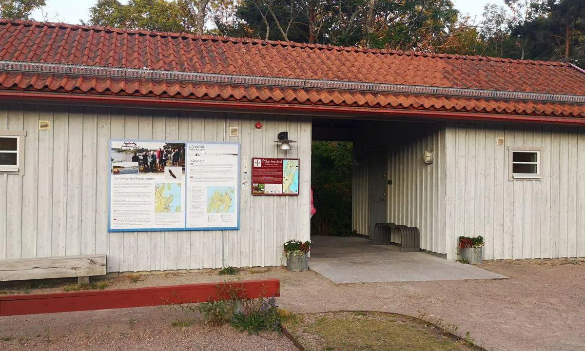 Läckö: {"base": "de", "no": "Sanit\u00e6ranlegg", "se": "Sanitetsanl\u00e4ggningar", "en": "Sanitary Facilities", "da": "Sanit\u00e6re faciliteter", "fr": "Installations sanitaires", "de": "Sanit\u00e4ranlagen", "es": "Instalaciones sanitarias", "it": "Impianti sanitari", "pt": "Instala\u00e7\u00f5es sanit\u00e1rias", "nl": "Sanitaire voorzieningen", "pl": "Pomieszczenia sanitarne", "uk": "\u0421\u0430\u043d\u0456\u0442\u0430\u0440\u043d\u0456 \u043f\u0440\u0438\u043c\u0456\u0449\u0435\u043d\u043d\u044f", "ro": "Facilit\u0103\u021bi sanitare", "tr": "S\u0131hhi Tesisler", "el": "\u0395\u03b3\u03ba\u03b1\u03c4\u03b1\u03c3\u03c4\u03ac\u03c3\u03b5\u03b9\u03c2 \u03c5\u03b3\u03b9\u03b5\u03b9\u03bd\u03ae\u03c2", "cs": "Sanit\u00e1rn\u00ed za\u0159\u00edzen\u00ed", "hu": "Illemhelyek", "fi": "Saniteettitilat", "bg": "\u0421\u0430\u043d\u0438\u0442\u0430\u0440\u043d\u0438 \u043f\u043e\u043c\u0435\u0449\u0435\u043d\u0438\u044f", "sr": "Sanitarni \u010dvorovi", "et": "Sanitaarruumid", "lv": "Sanit\u0101rie mezgli", "lt": "Sanitarin\u0117s patalpos"}