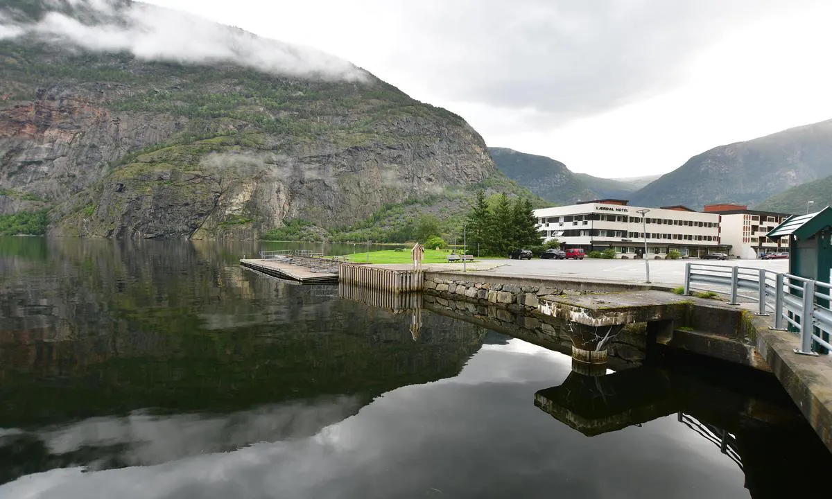 Lærdal Båthavn: Floating jetty and small fixed jetty are guest harbour