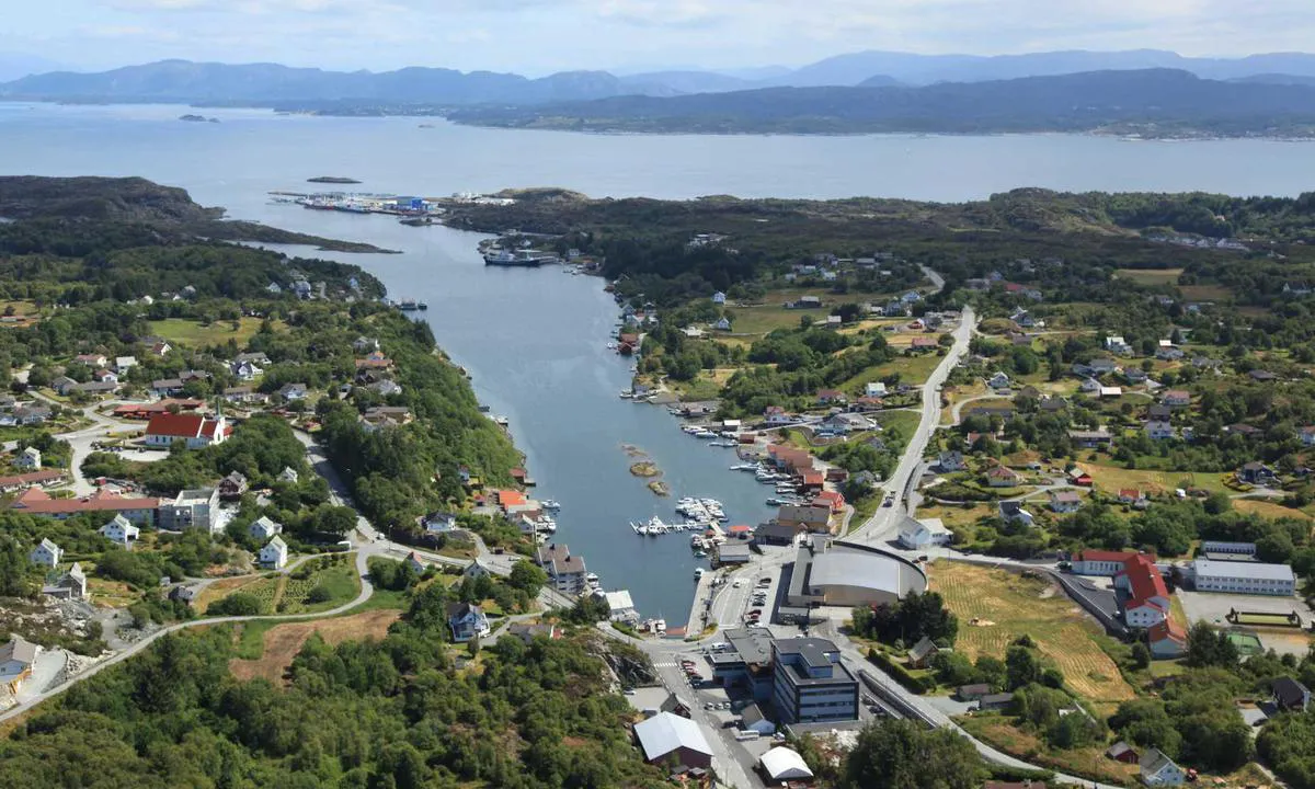 Langevåg gjestehavn inners og Bømlo Båtlag i forkant. Bilde er tatt av fotograf Geir Einarsen