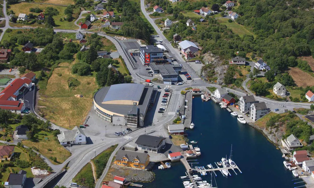 Langevåg gjestehavn inners og Bømlo Båtlag i forkant. Bilde er tatt av fotograf Geir Einarsen