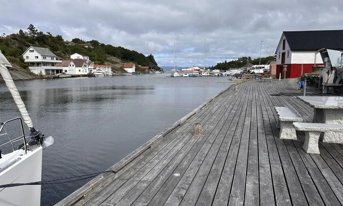 Langevåg Gjestehavn: {"base": "no", "no": "Gjestehavn innerst i v\u00e5gen, fint sted og god dybde.", "se": "G\u00e4sthamn innerst i viken, fin plats och bra djup.", "en": "Guest harbor innermost in the bay, nice place and good depth.", "da": "G\u00e6stehavn inderst i v\u00e5gen, fint sted og god dybde."}
